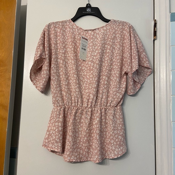 Sienna Sky Peplum Top - Picture 2 of 4